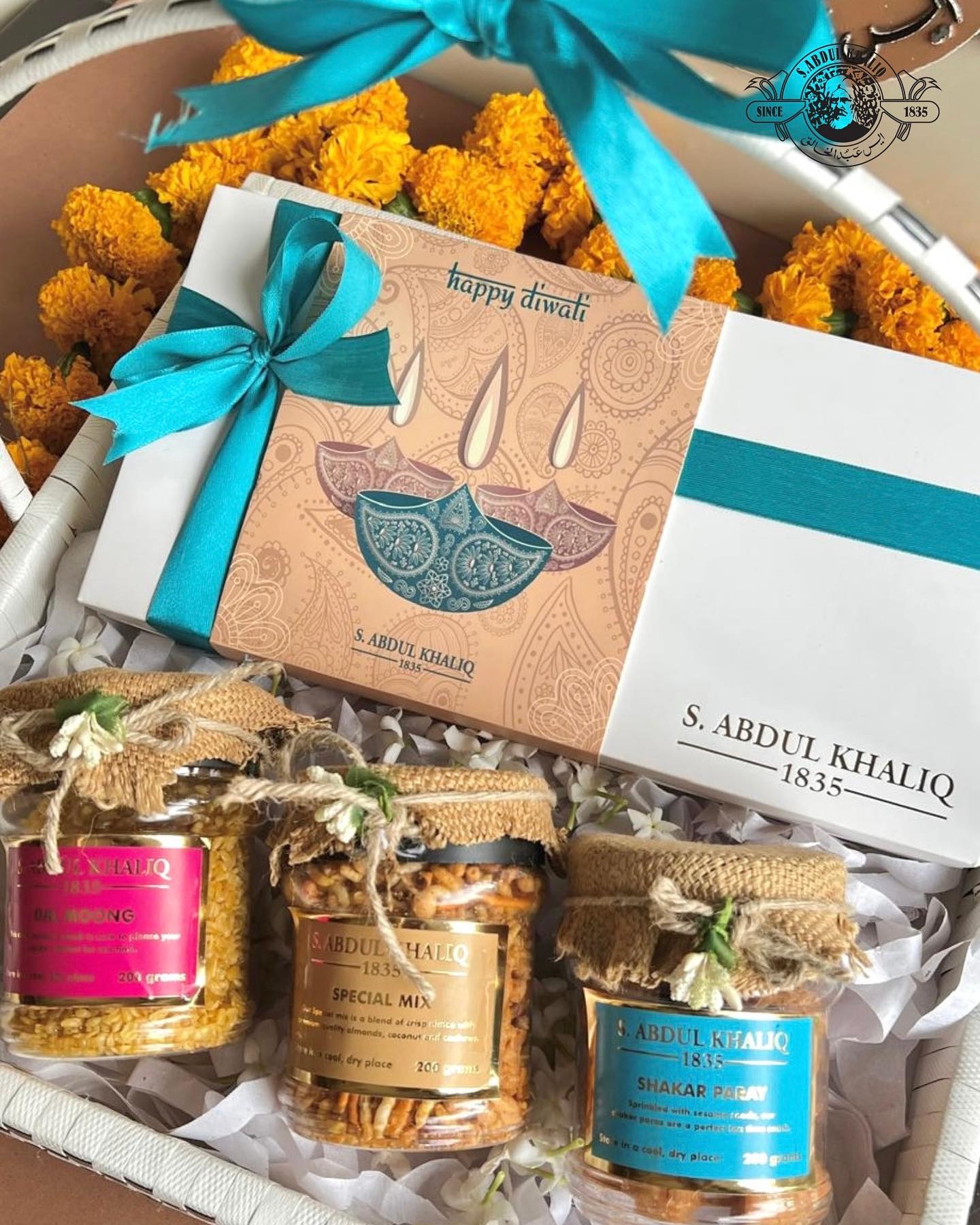 The perfect Diwali gift basket trays! ✨🪔

#sabdulkhaliq #sabdulkhaliqsweets #sabdulkhaliqmithai #diwali #diwalidecorations #diwalimithai 

For orders, call: 
1)Clifton: 021- 35872938
0312-8592729

2)Bahadurabad: 021- 34121128
0317- 2486683

WhatsApp: 0300- 3333328
https://sakhaliq.com/

Or visit us at: 
1) Shop7&8, Pearl Heaven, Boat Basin, Clifton.

2) Shop3, Balad Trade Centre, Bahahadurabad